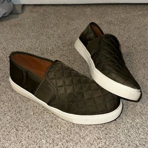 Steve Madden slip on sneakers